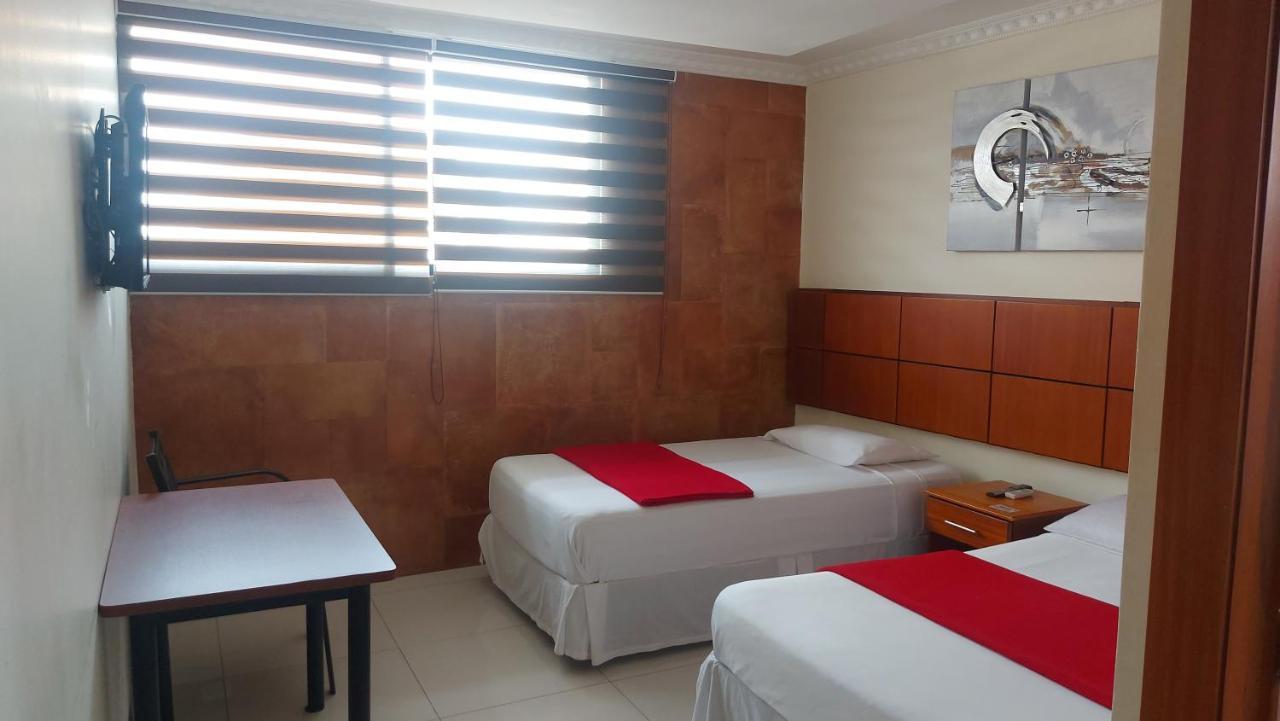Hotel Murali - Cerca Del Aeropuerto De Гуаякуил Екстериор снимка