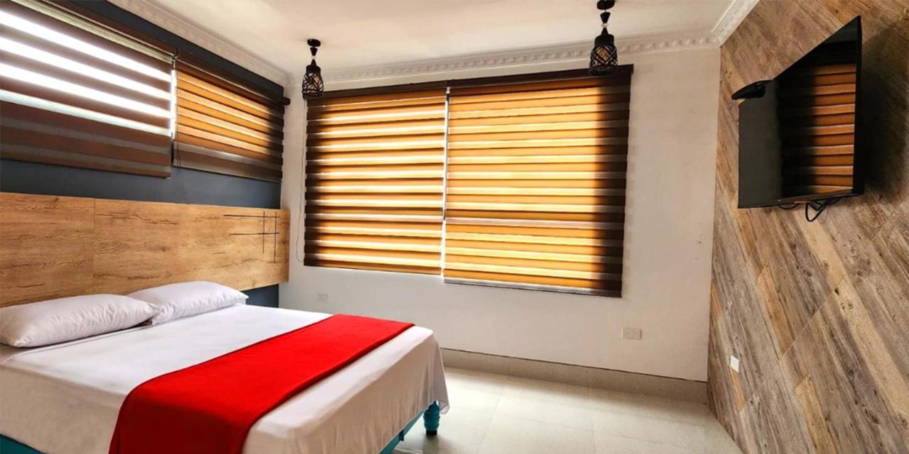 Hotel Murali - Cerca Del Aeropuerto De Гуаякуил Екстериор снимка