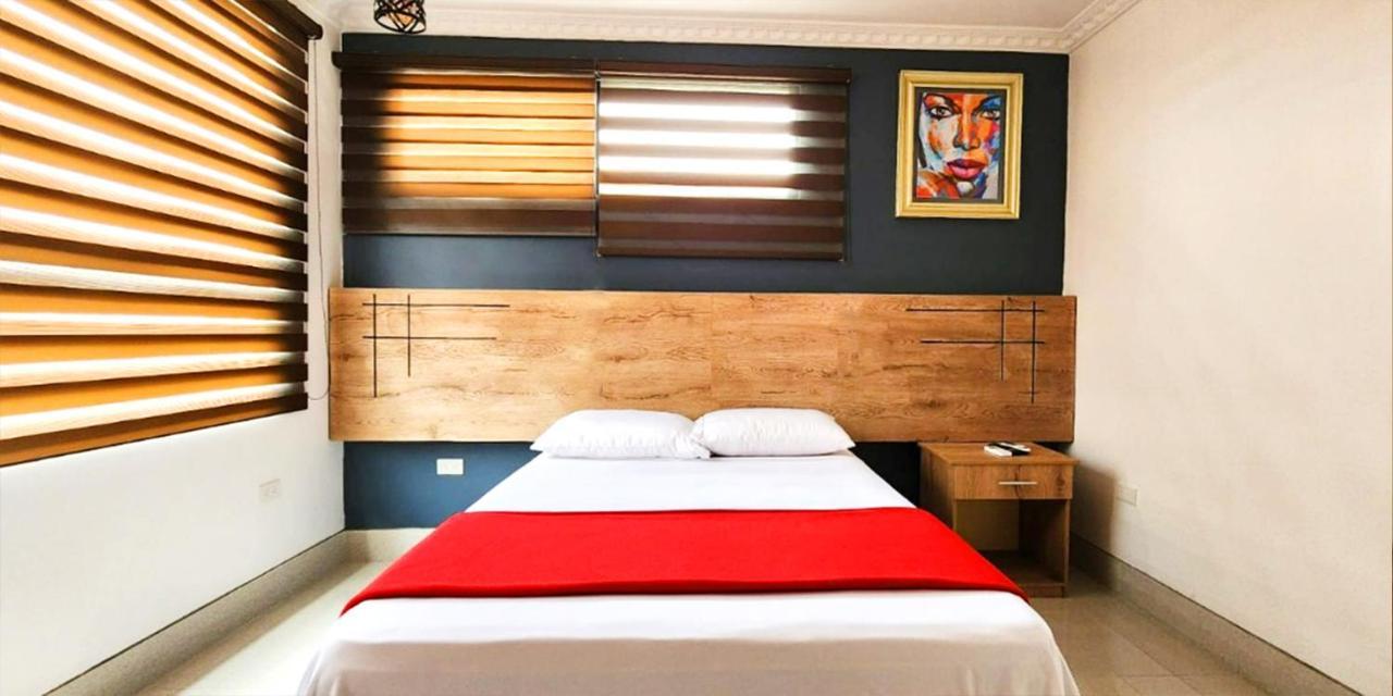 Hotel Murali - Cerca Del Aeropuerto De Гуаякуил Екстериор снимка