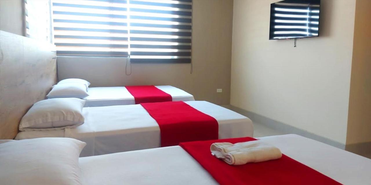 Hotel Murali - Cerca Del Aeropuerto De Гуаякуил Екстериор снимка