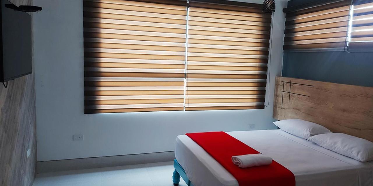 Hotel Murali - Cerca Del Aeropuerto De Гуаякуил Екстериор снимка