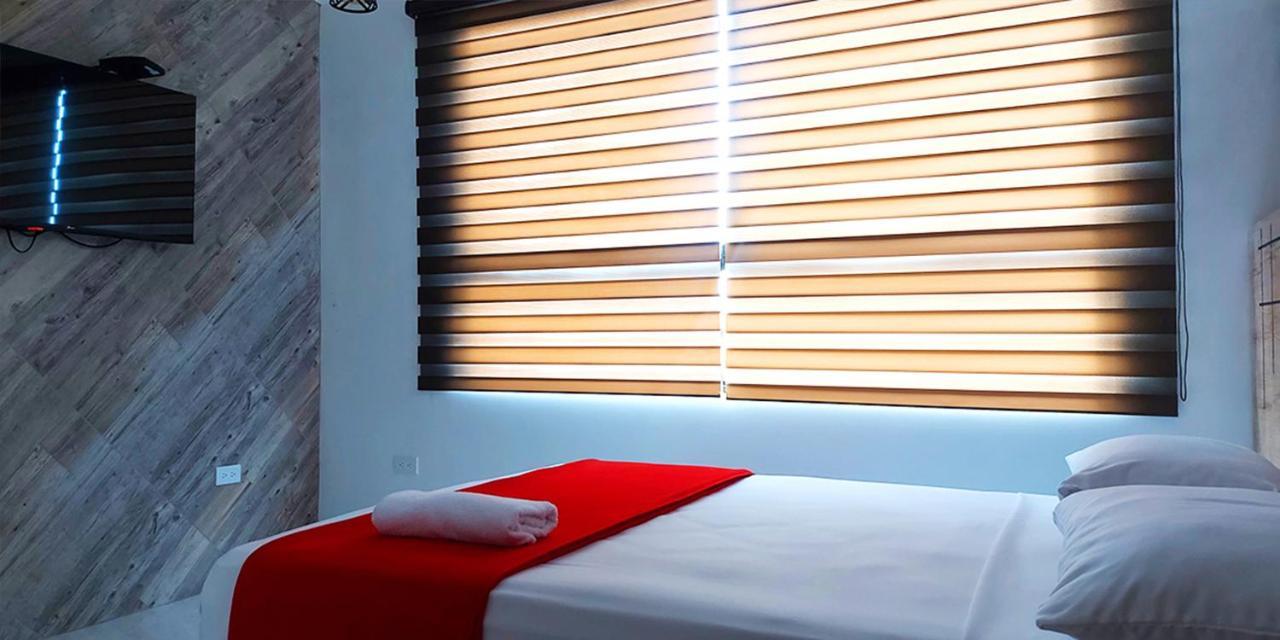 Hotel Murali - Cerca Del Aeropuerto De Гуаякуил Екстериор снимка