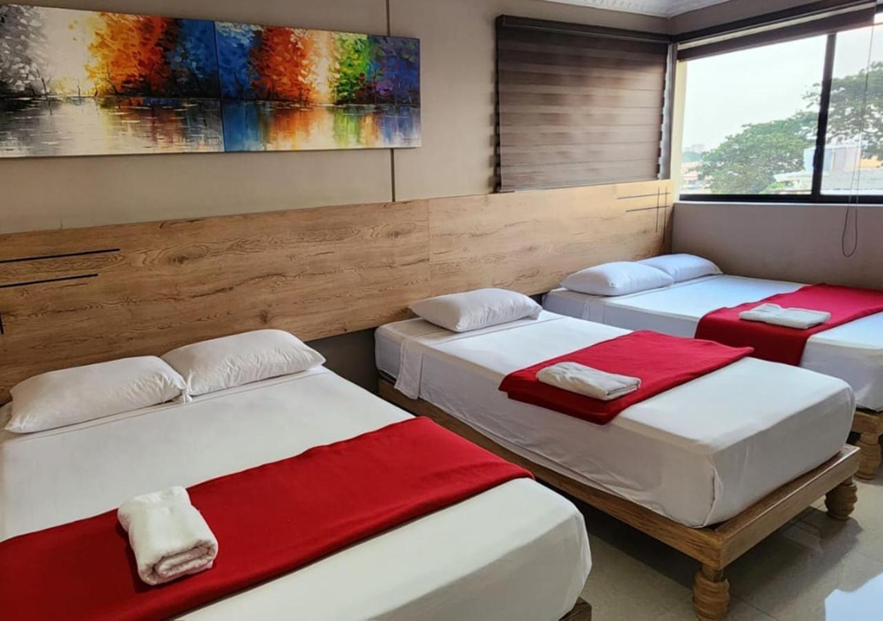 Hotel Murali - Cerca Del Aeropuerto De Гуаякуил Екстериор снимка