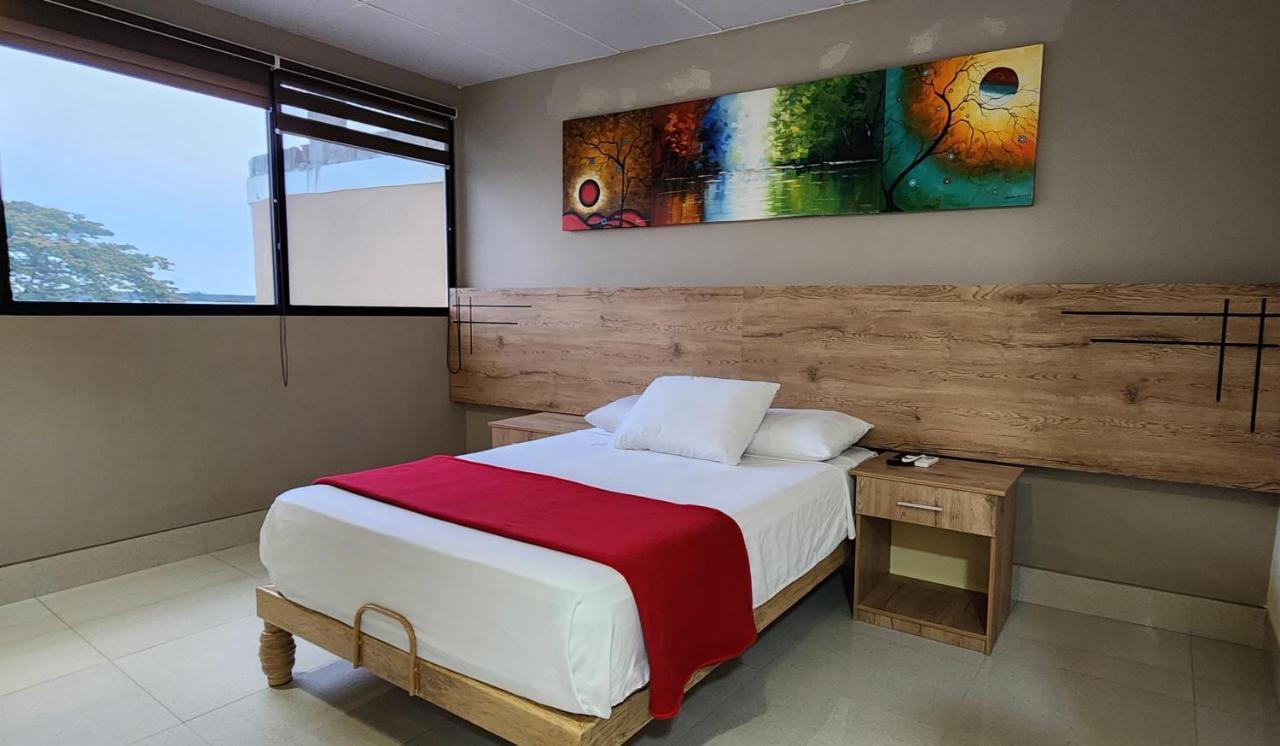 Hotel Murali - Cerca Del Aeropuerto De Гуаякуил Екстериор снимка
