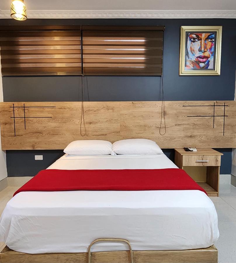 Hotel Murali - Cerca Del Aeropuerto De Гуаякуил Екстериор снимка