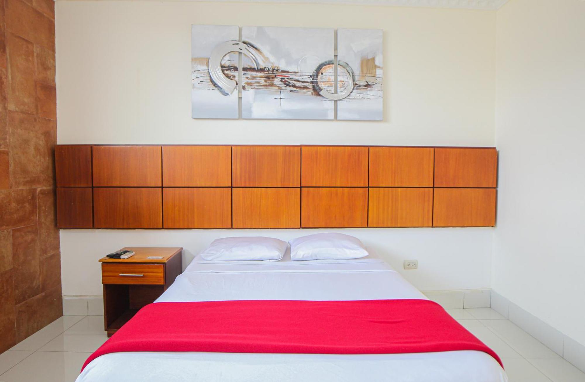 Hotel Murali - Cerca Del Aeropuerto De Гуаякуил Екстериор снимка