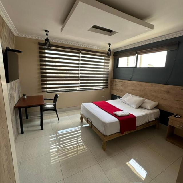 Hotel Murali - Cerca Del Aeropuerto De Гуаякуил Екстериор снимка