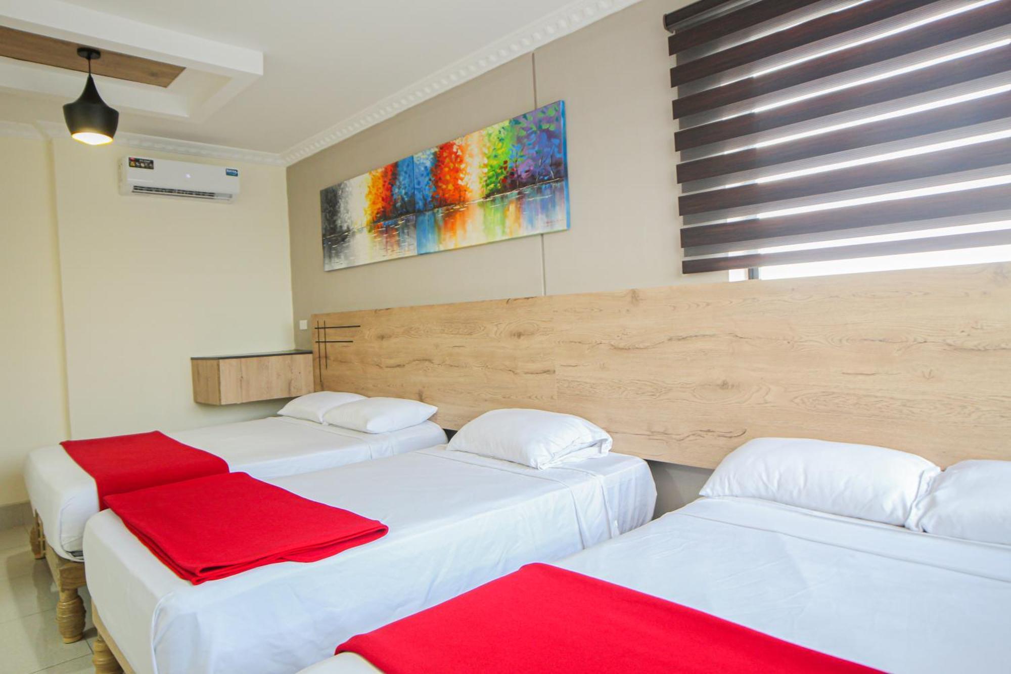 Hotel Murali - Cerca Del Aeropuerto De Гуаякуил Екстериор снимка
