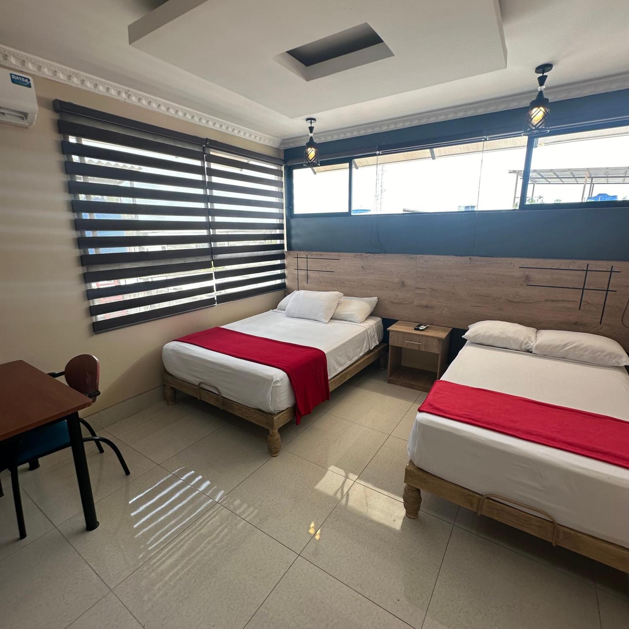 Hotel Murali - Cerca Del Aeropuerto De Гуаякуил Екстериор снимка