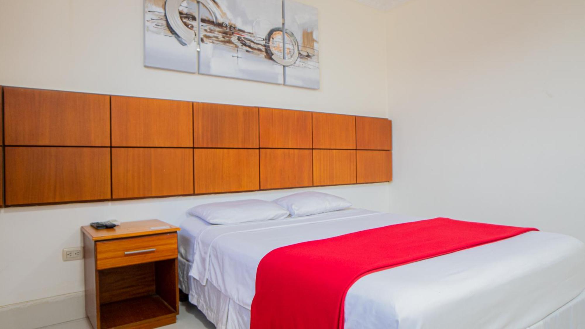 Hotel Murali - Cerca Del Aeropuerto De Гуаякуил Екстериор снимка