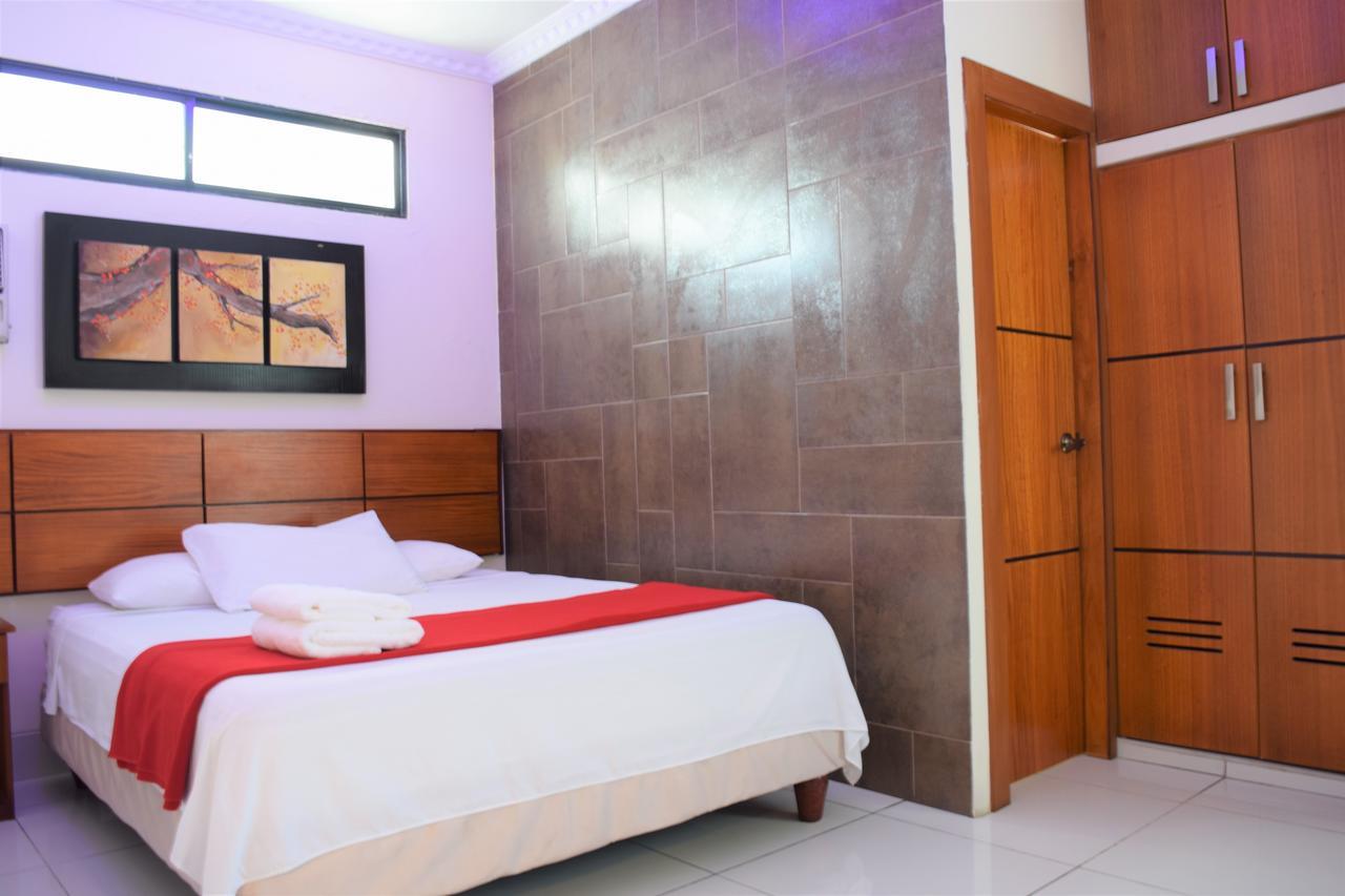 Hotel Murali - Cerca Del Aeropuerto De Гуаякуил Екстериор снимка