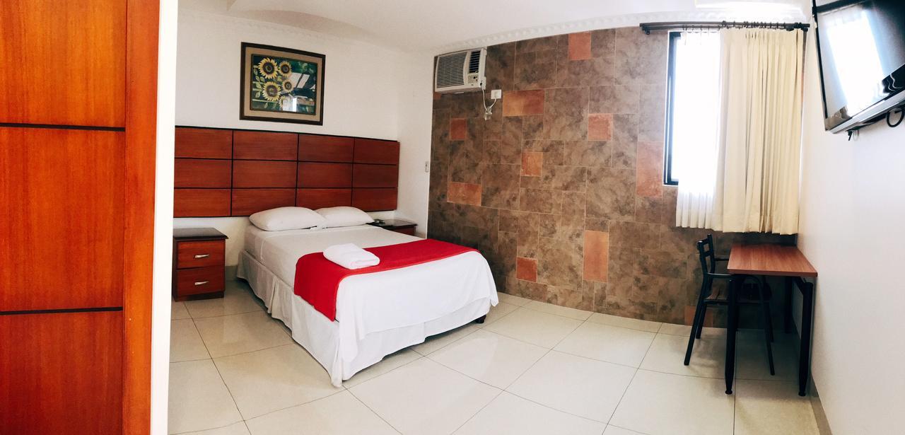 Hotel Murali - Cerca Del Aeropuerto De Гуаякуил Екстериор снимка