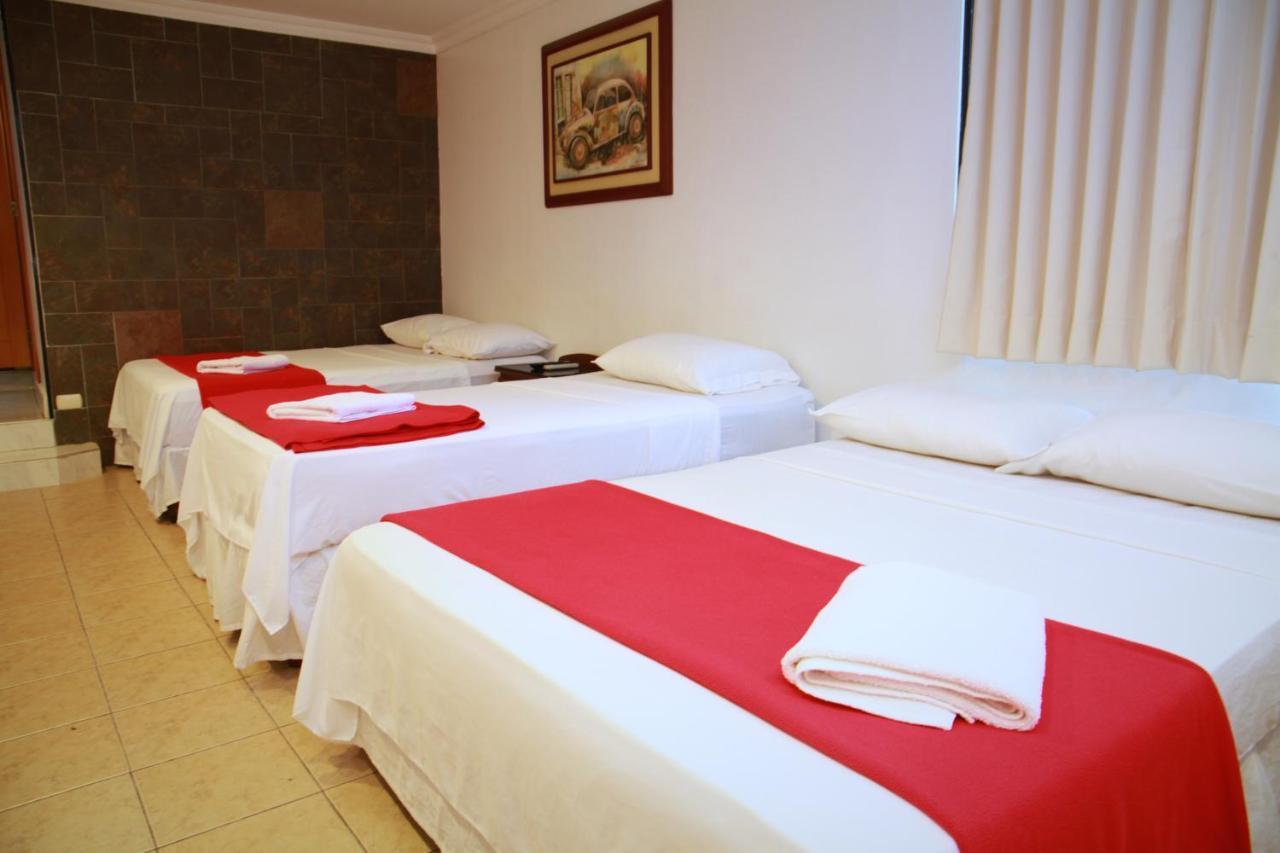 Hotel Murali - Cerca Del Aeropuerto De Гуаякуил Екстериор снимка