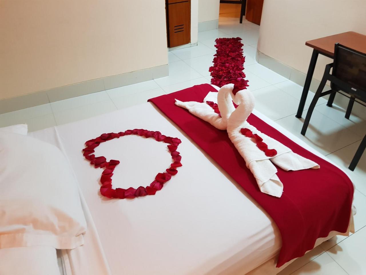 Hotel Murali - Cerca Del Aeropuerto De Гуаякуил Екстериор снимка