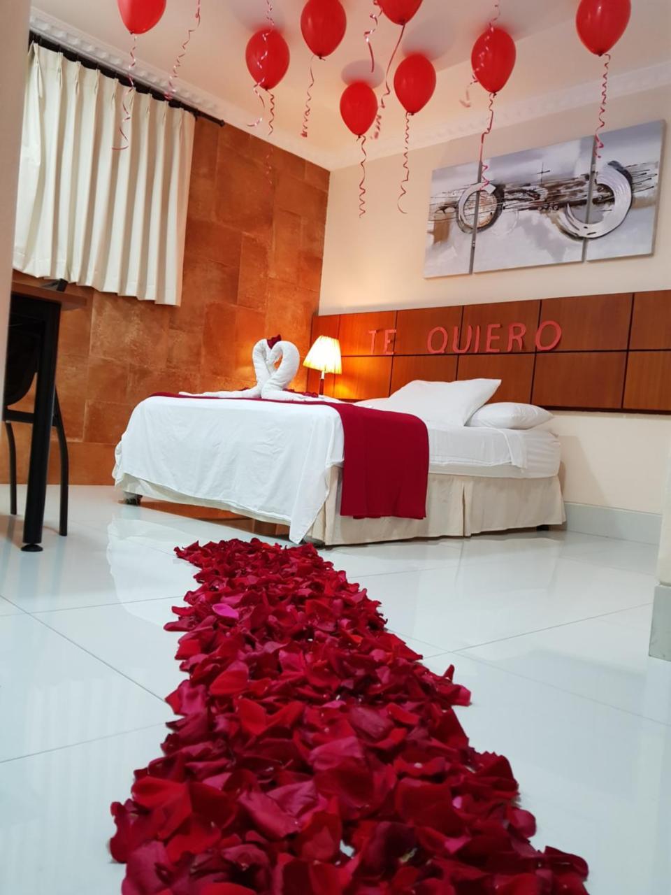 Hotel Murali - Cerca Del Aeropuerto De Гуаякуил Екстериор снимка