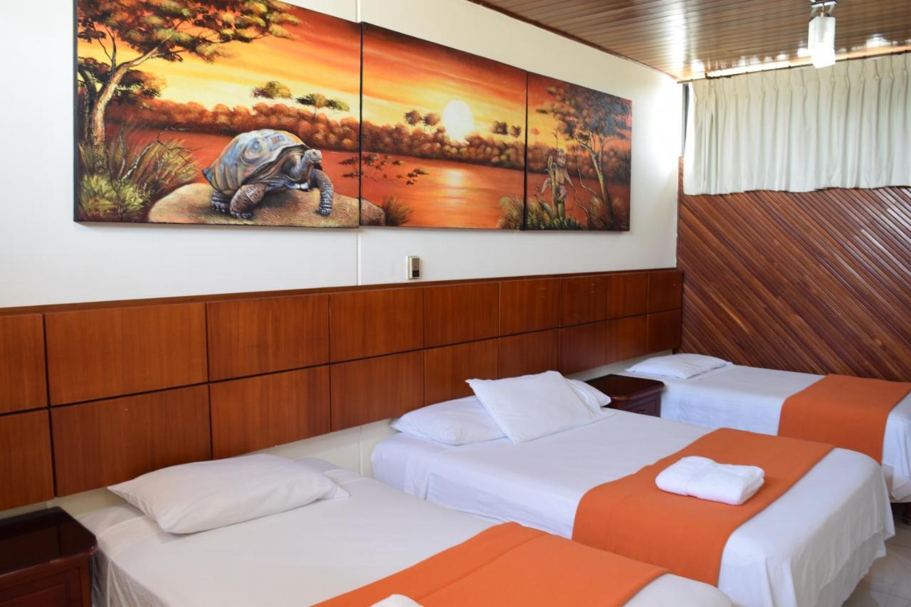 Hotel Murali - Cerca Del Aeropuerto De Гуаякуил Екстериор снимка