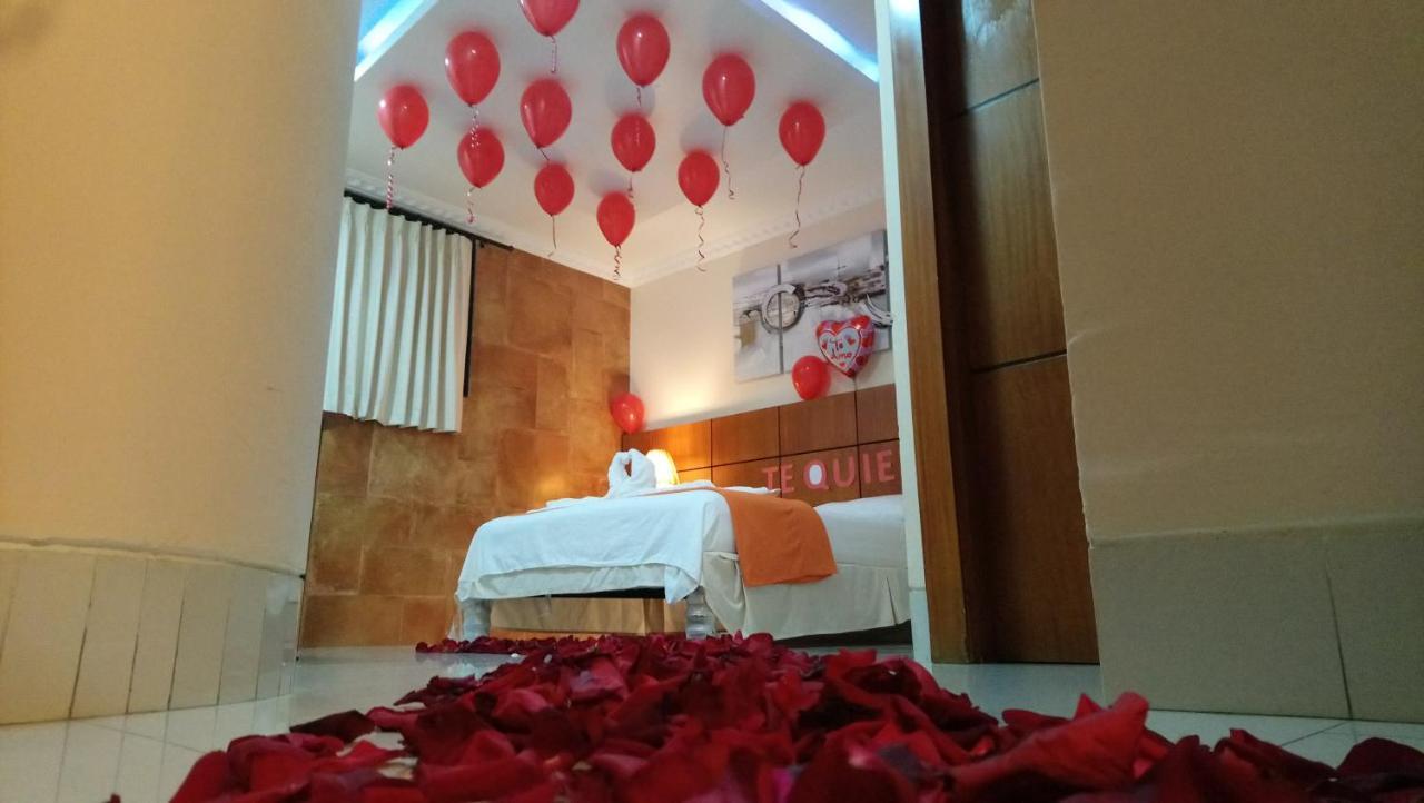Hotel Murali - Cerca Del Aeropuerto De Гуаякуил Екстериор снимка